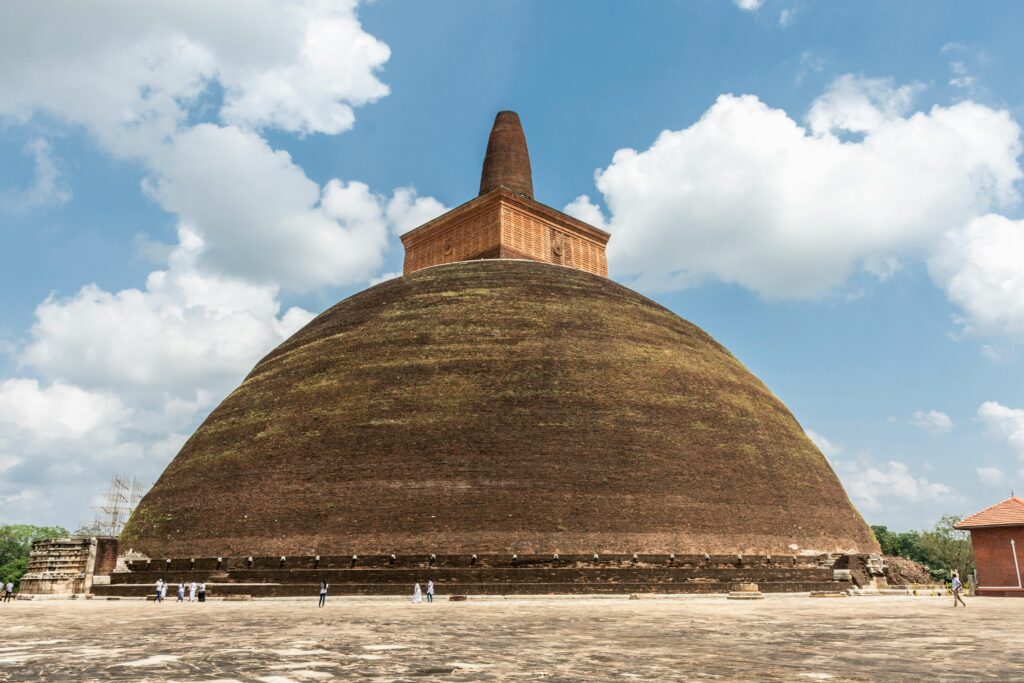 Anuradhapura tourist attractions. Ruwanweli Maha Seya Anuradhapura